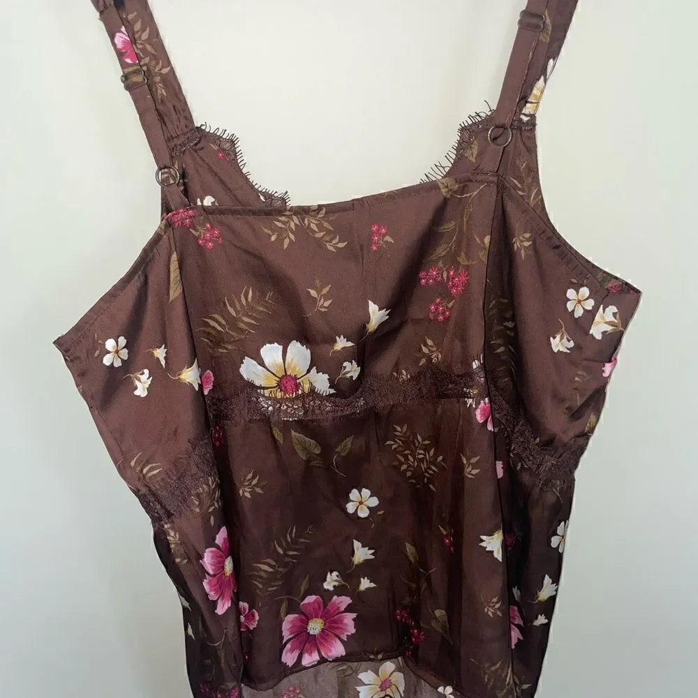 Old Navy silky v-neck sleeveless top - Picture 3 of 4
